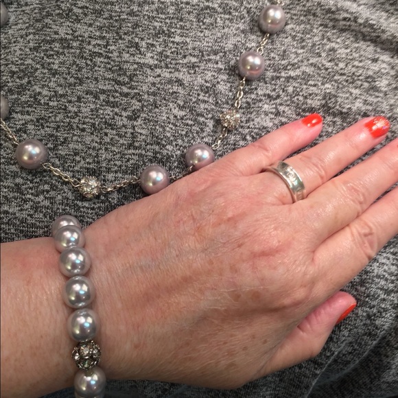 Pearls & Crystals (faux) Necklace 18” & Bracelet - Picture 6 of 8